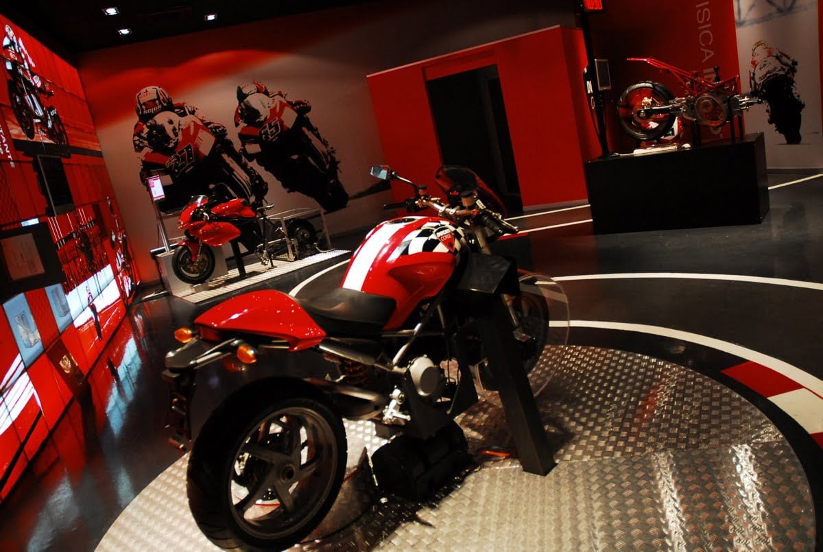 Ducati apre le porte alla quinta edizione di “Fisica in moto”